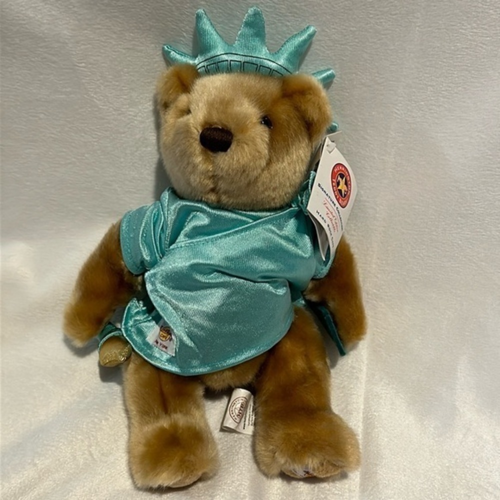 NWT Hard Rock Cafe New York Limited Edition Herrington Teddy Bear Statue